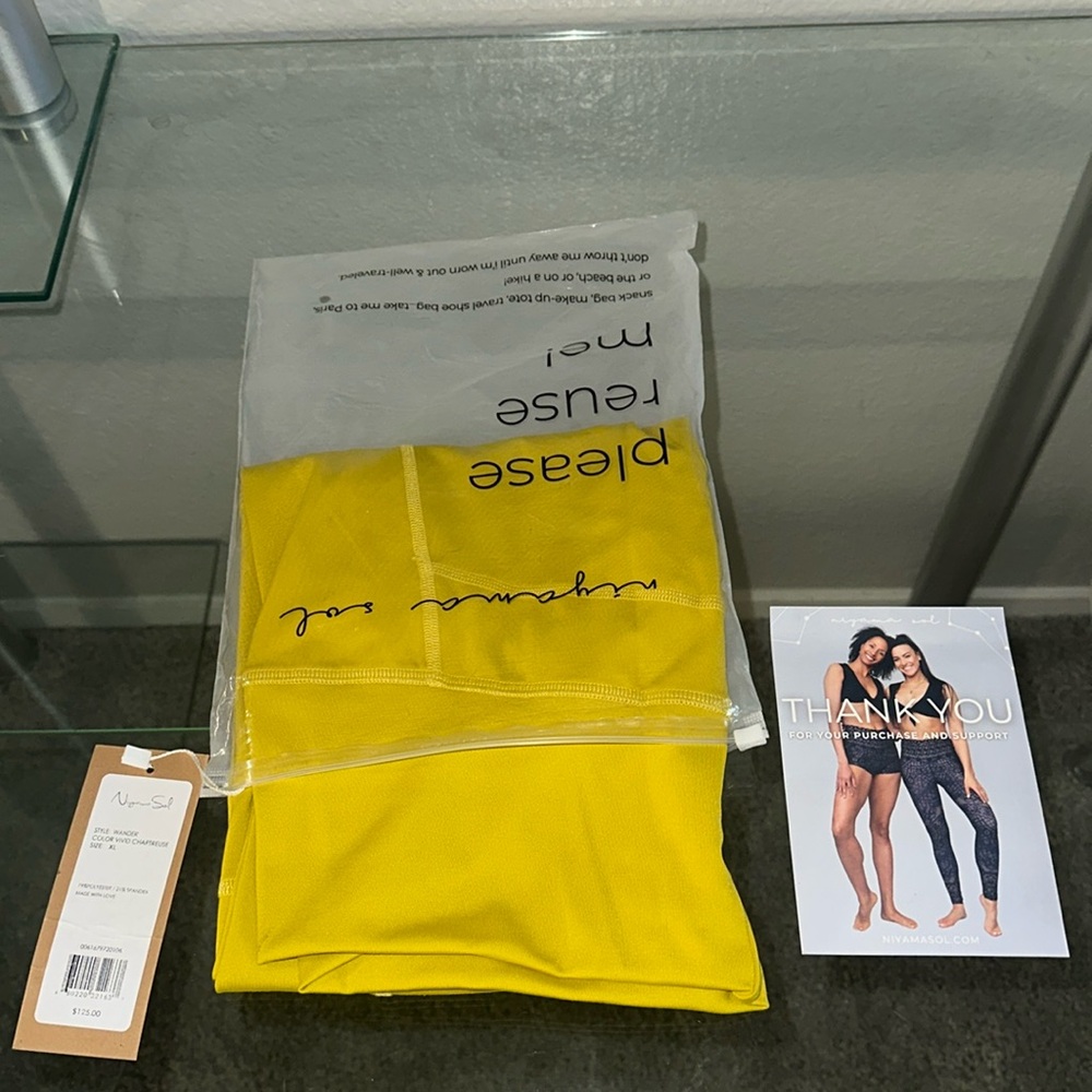 Niyama Sol WANDER size XL, VIVID CHARTREUSE color leggings-brand new, never used